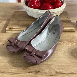Kenneth Cole Reaction flats size 9 light purple or lavender
